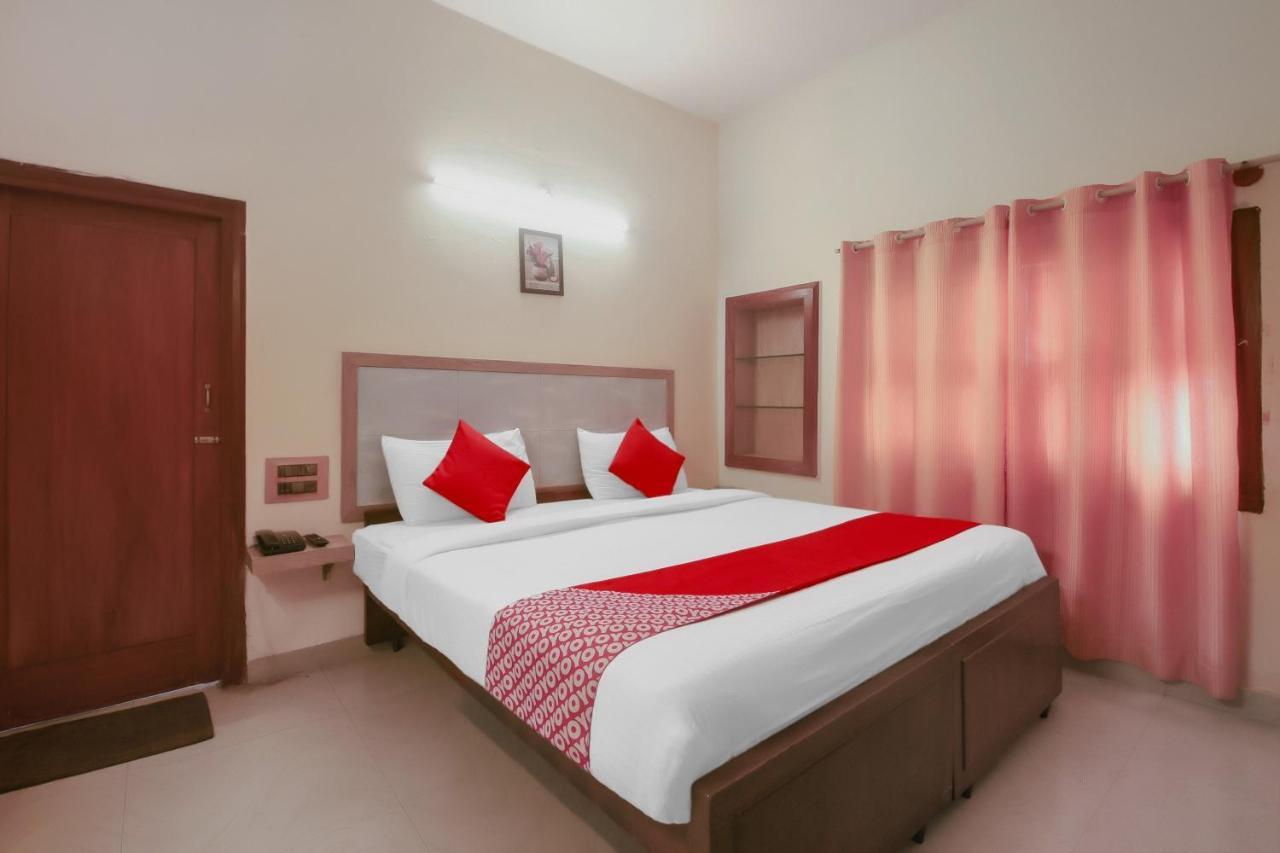 Kaveri Hotel Bed & Breakfast Mysore Exterior photo