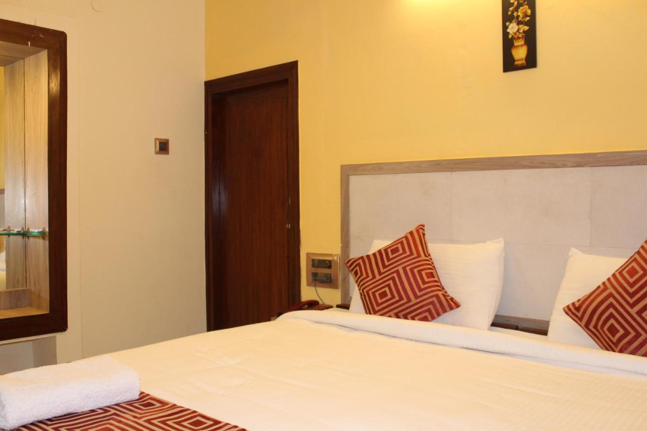 Kaveri Hotel Bed & Breakfast Mysore Exterior photo