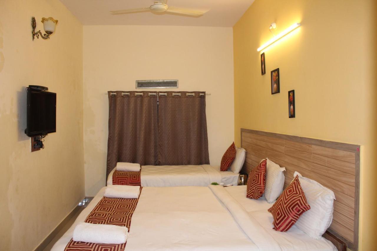 Kaveri Hotel Bed & Breakfast Mysore Exterior photo