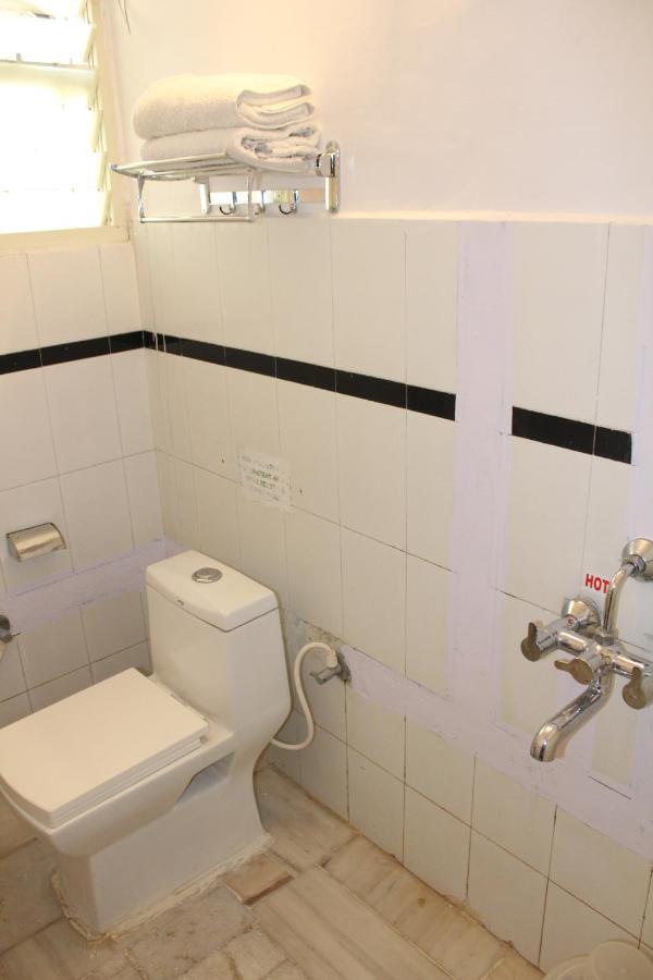 Kaveri Hotel Bed & Breakfast Mysore Exterior photo