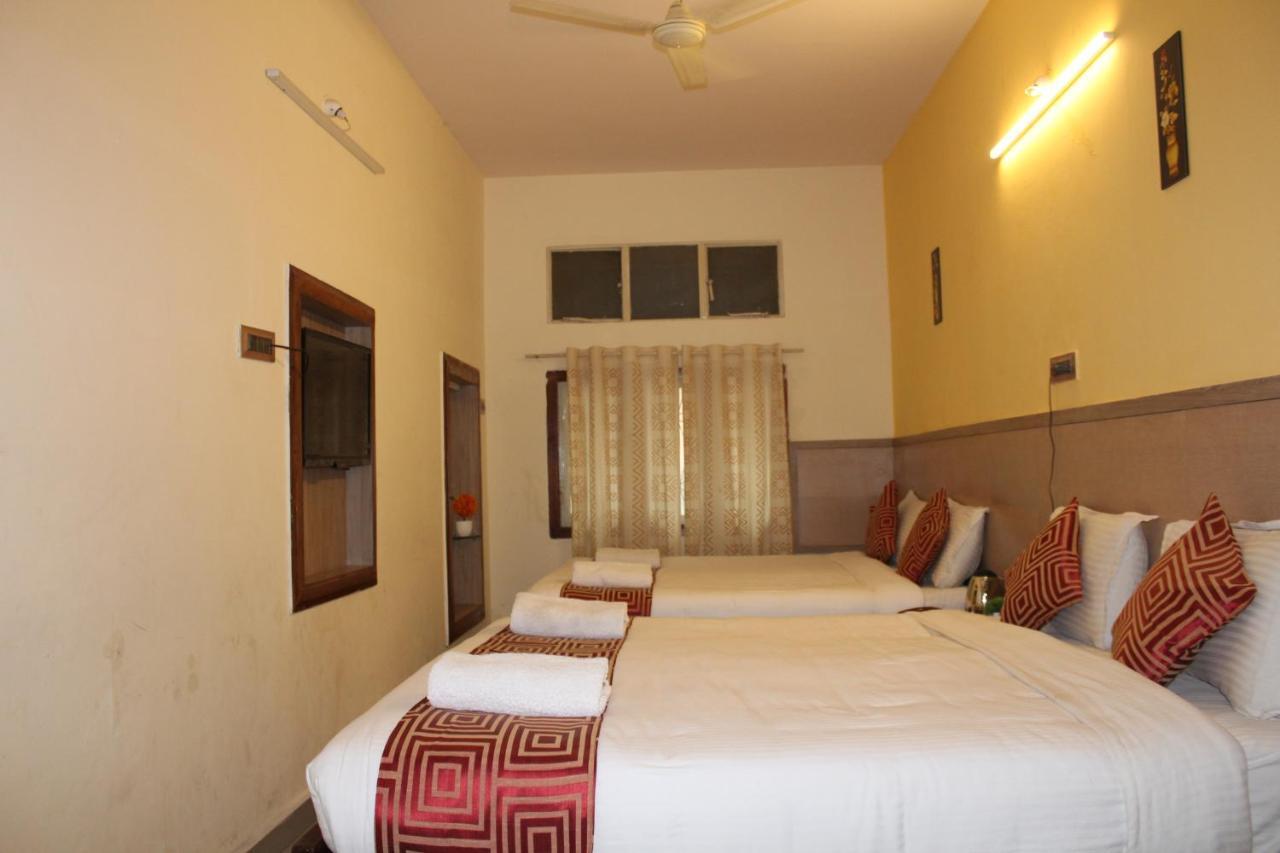 Kaveri Hotel Bed & Breakfast Mysore Exterior photo